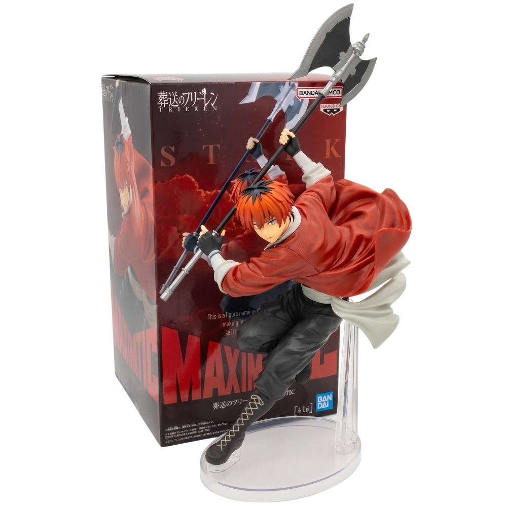 Figura de anime con pelo naranja y un hacha, junto a una caja.