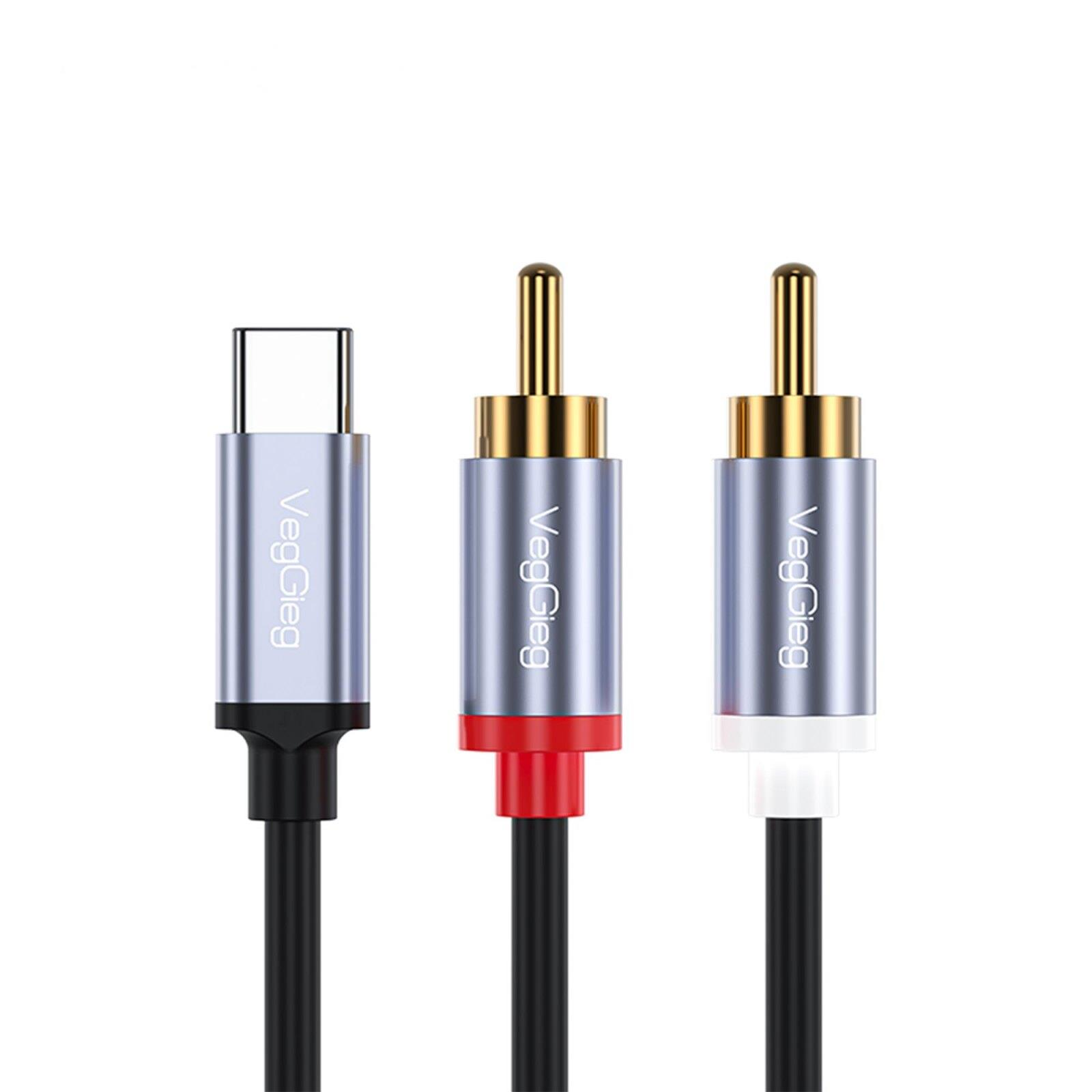 Üç ses kablosu: USB-C, kırmızı halkalı RCA, beyaz halkalı RCA.