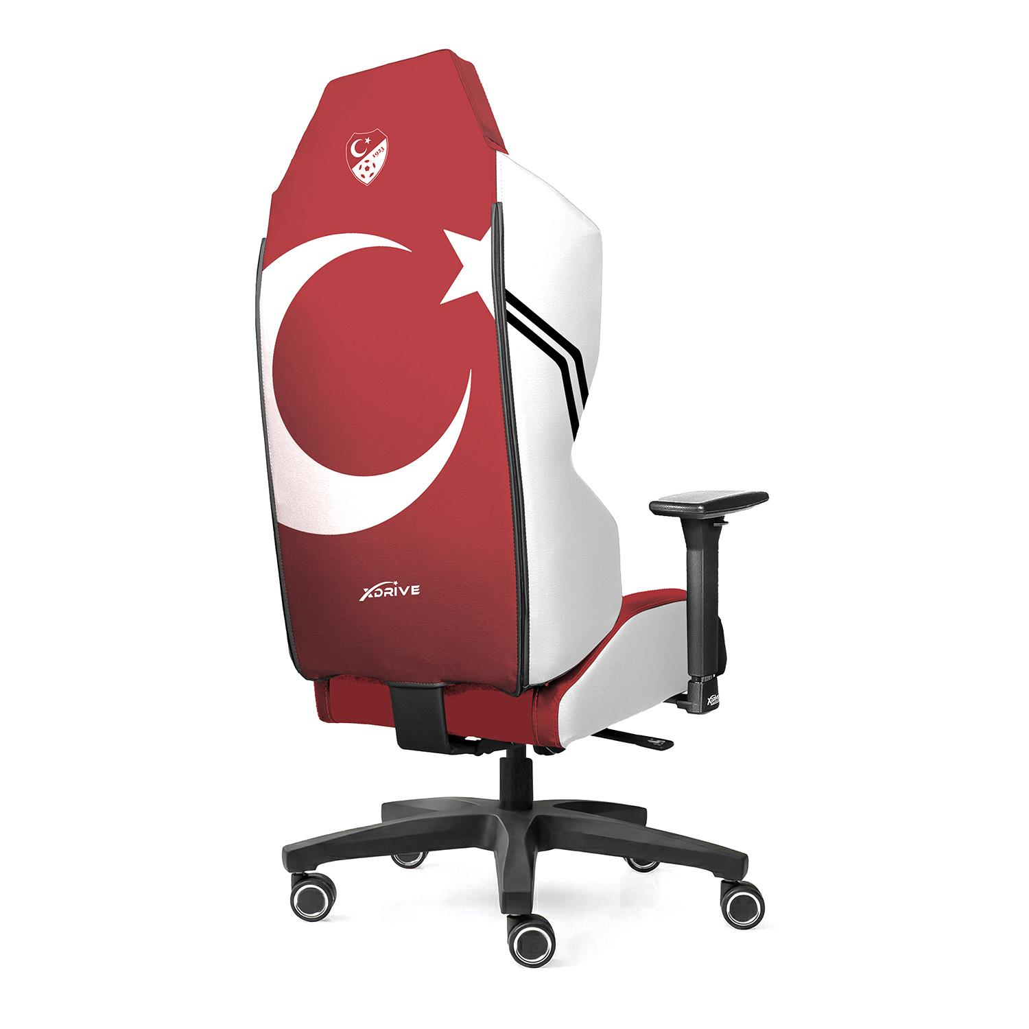 Arkada logo ve Türk bayrağı desenli kırmızı ve beyaz oyuncu koltuğu.