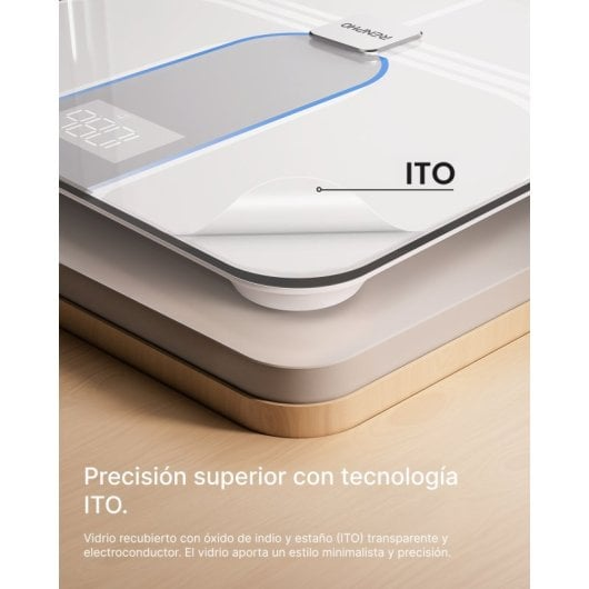 Balanza blanca con tecnología ITO y pantalla digital, sobre superficie de madera.