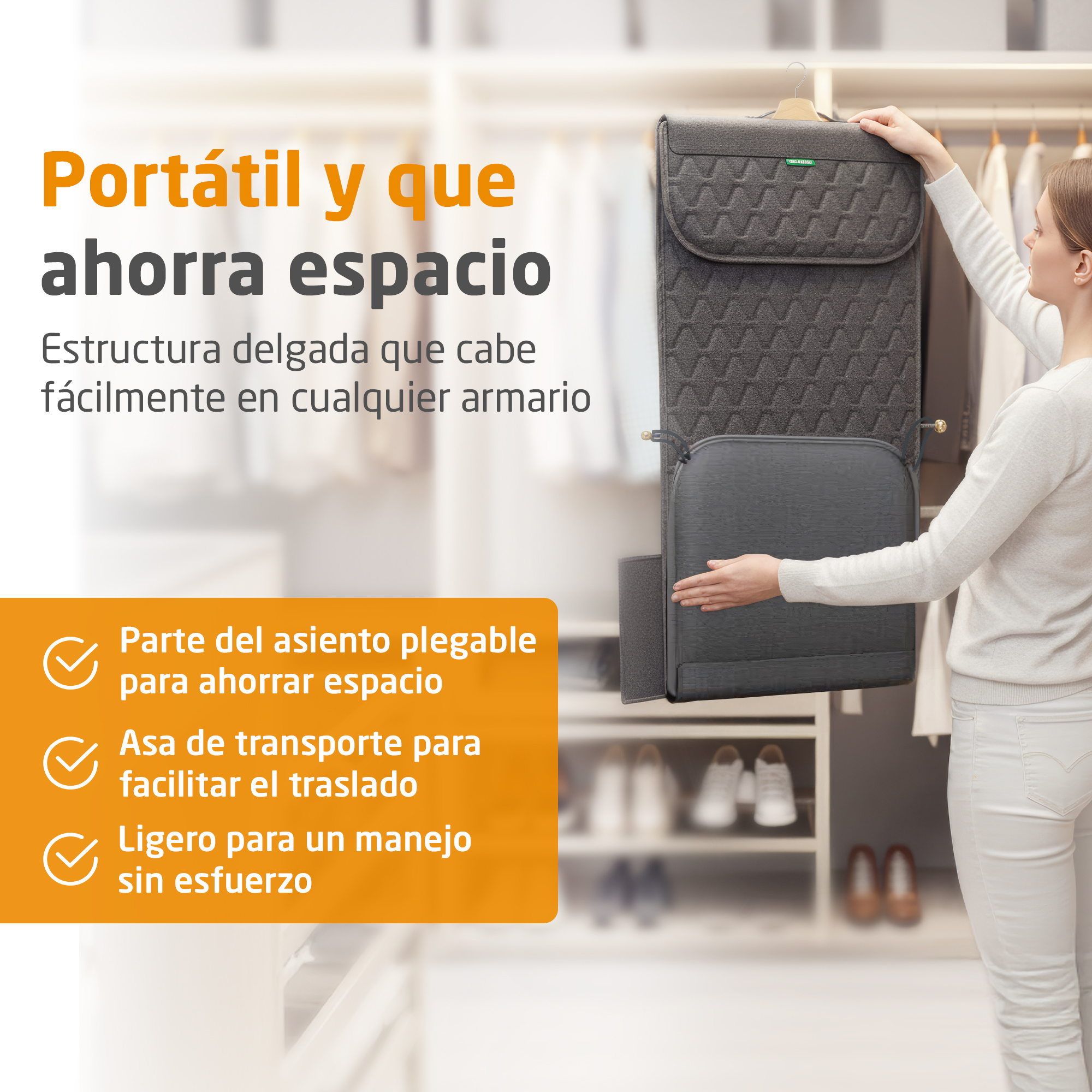 Una mujer cuelga una unidad de almacenamiento plegable gris en un armario.