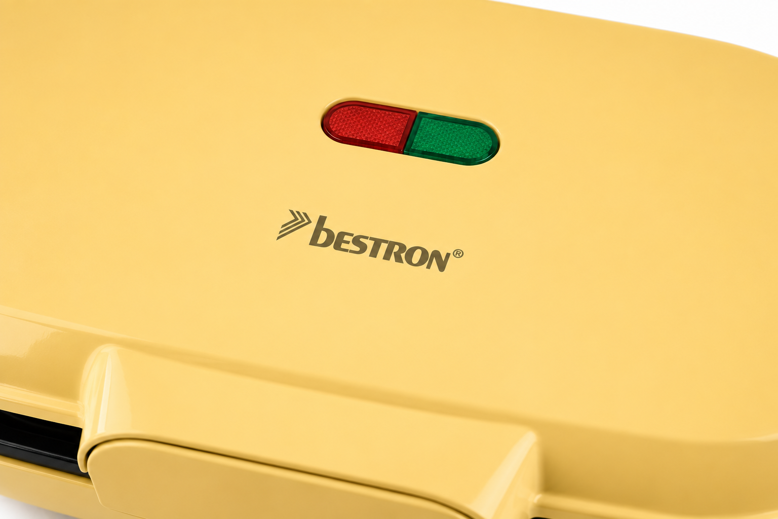 Un sandwich maker Bestron giallo con spie luminose rosse e verdi.