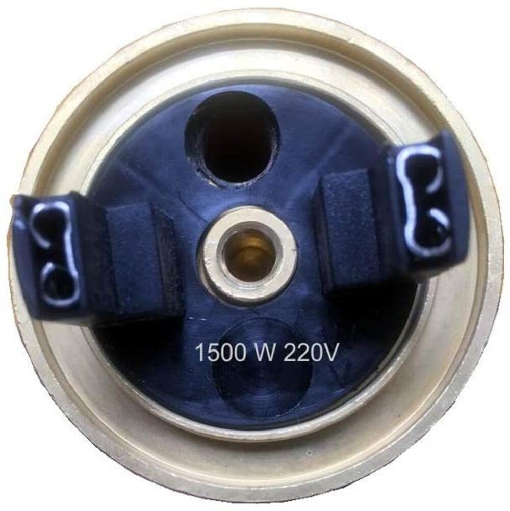 Un enchufe dorado con inserto negro y marca de 1500 W 220 V.