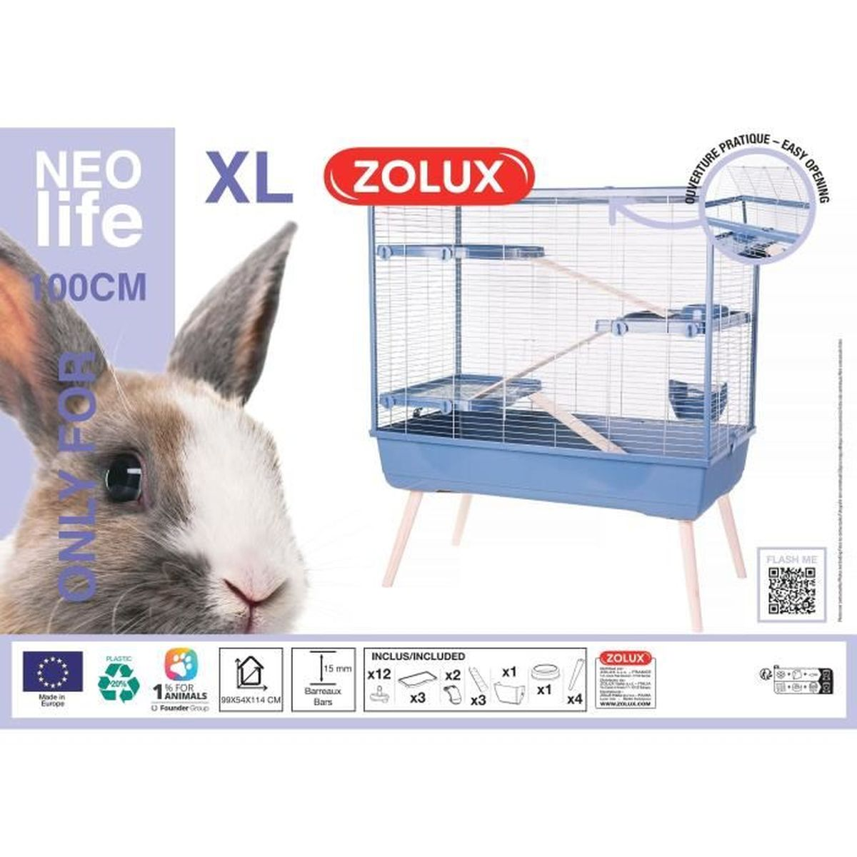 Ein Kaninchenkopf neben einem blauen Zolux Käfig mit Holzbeinen.