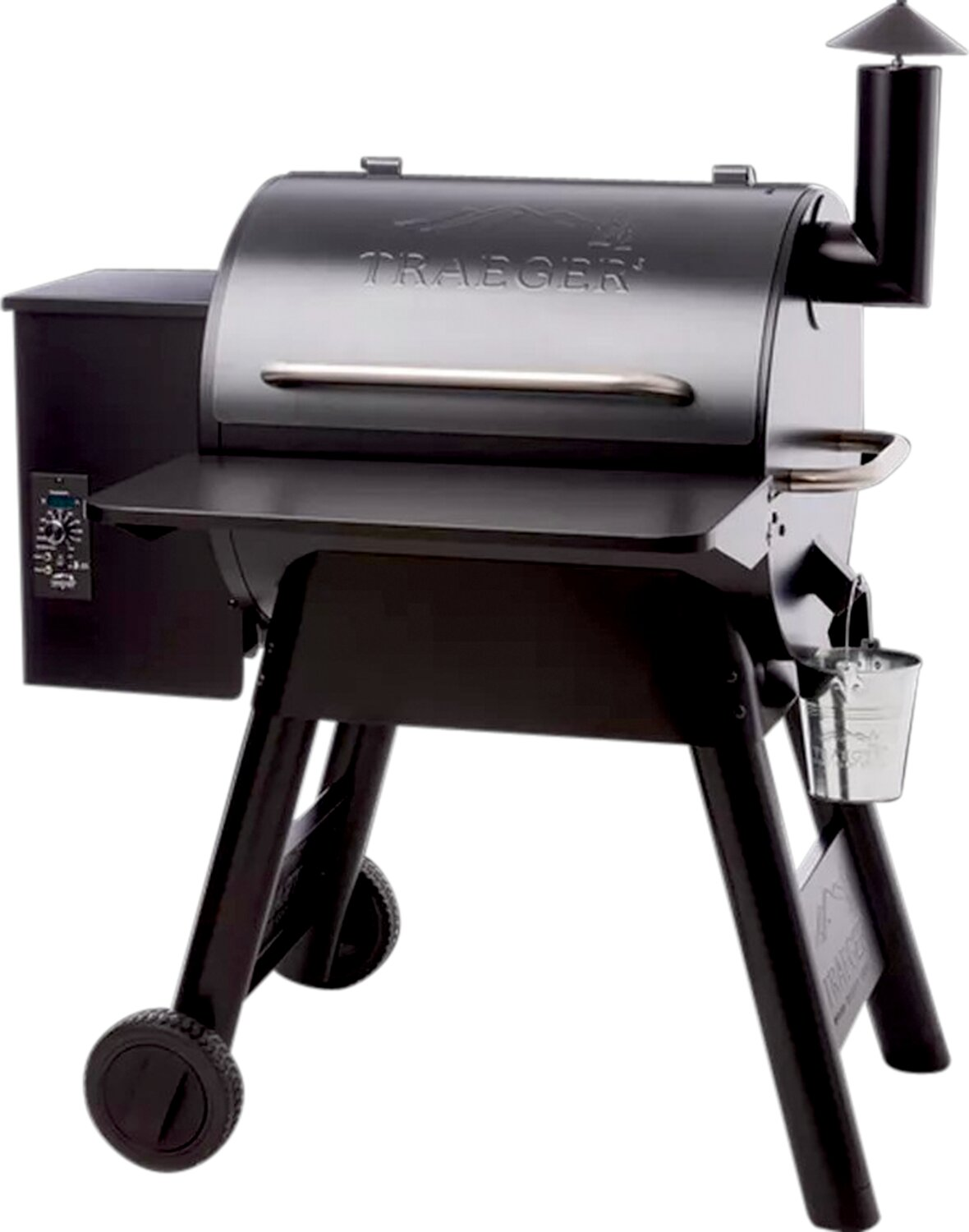 Una parrilla Traeger negra con asa plateada y un cubo al lado.