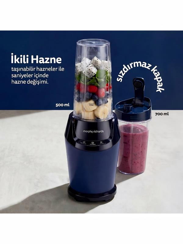 Mavi ve siyah blender, bir kapta meyve, diğerinde smoothie, iki haznesi var.