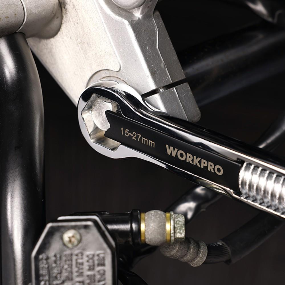 Bir WORKPRO 15-27mm anahtar metal bir parçaya takılıdır.