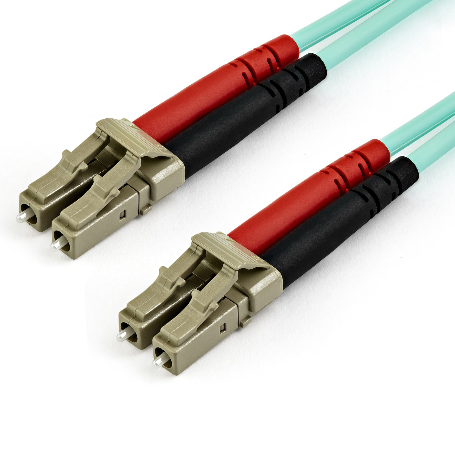 Due cavi in fibra ottica LC con connettori beige, guaine rosse e nere, e giacche aqua.