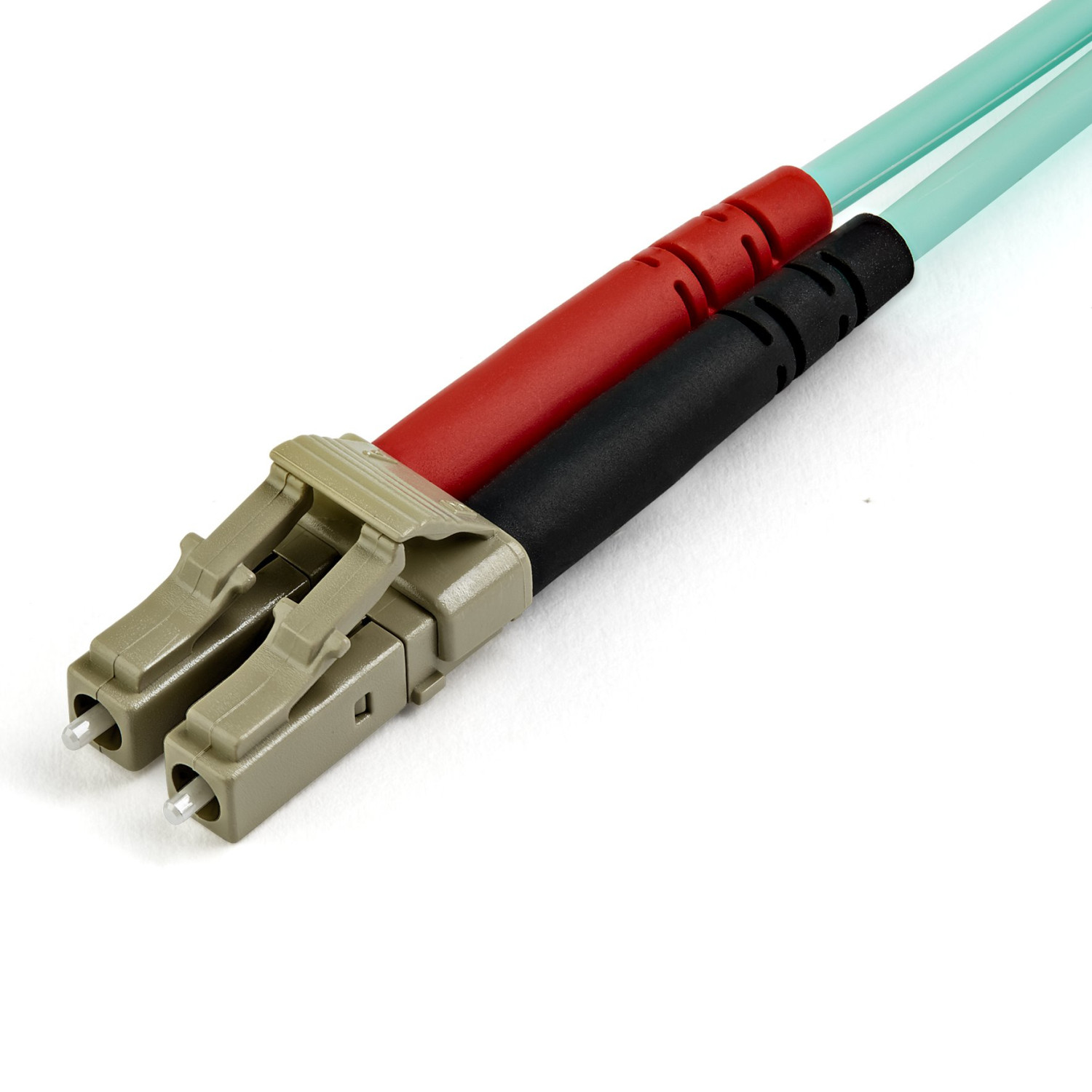 Due connettori in fibra ottica LC, uno rosso, uno nero, con cavi azzurri.