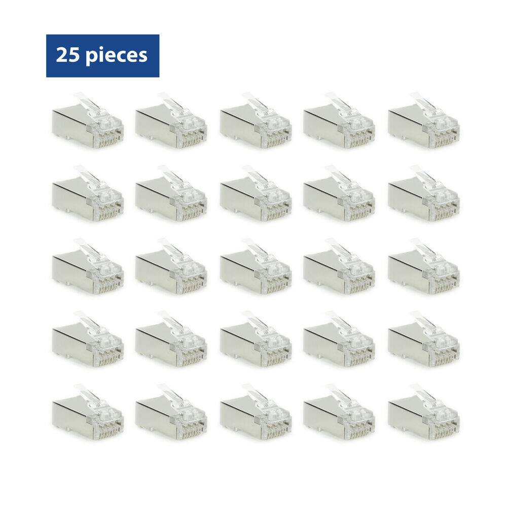 Fünfundzwanzig klare und silberne RJ45-Steckverbinder sind ordentlich in Reihen auf weißem Hintergrund angeordnet.