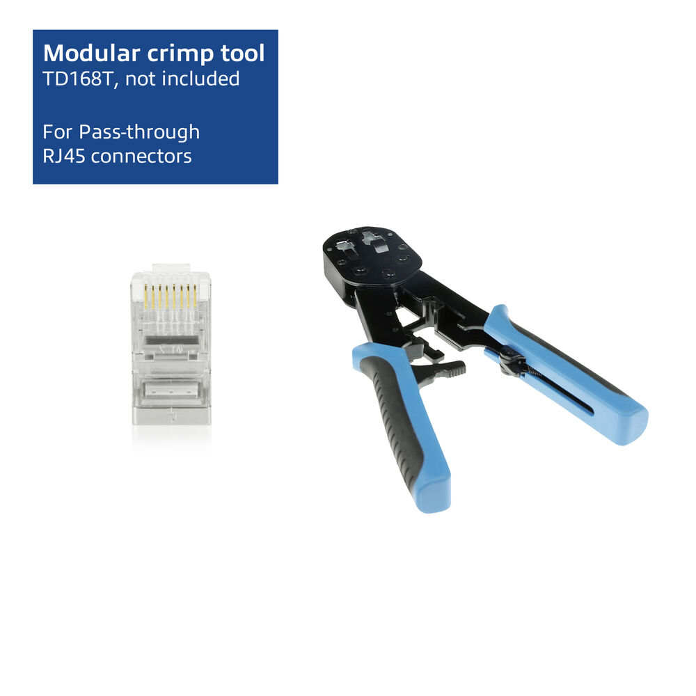 Modulares Crimpwerkzeug und ein Durchsteck-RJ45-Stecker auf weißem Hintergrund.
