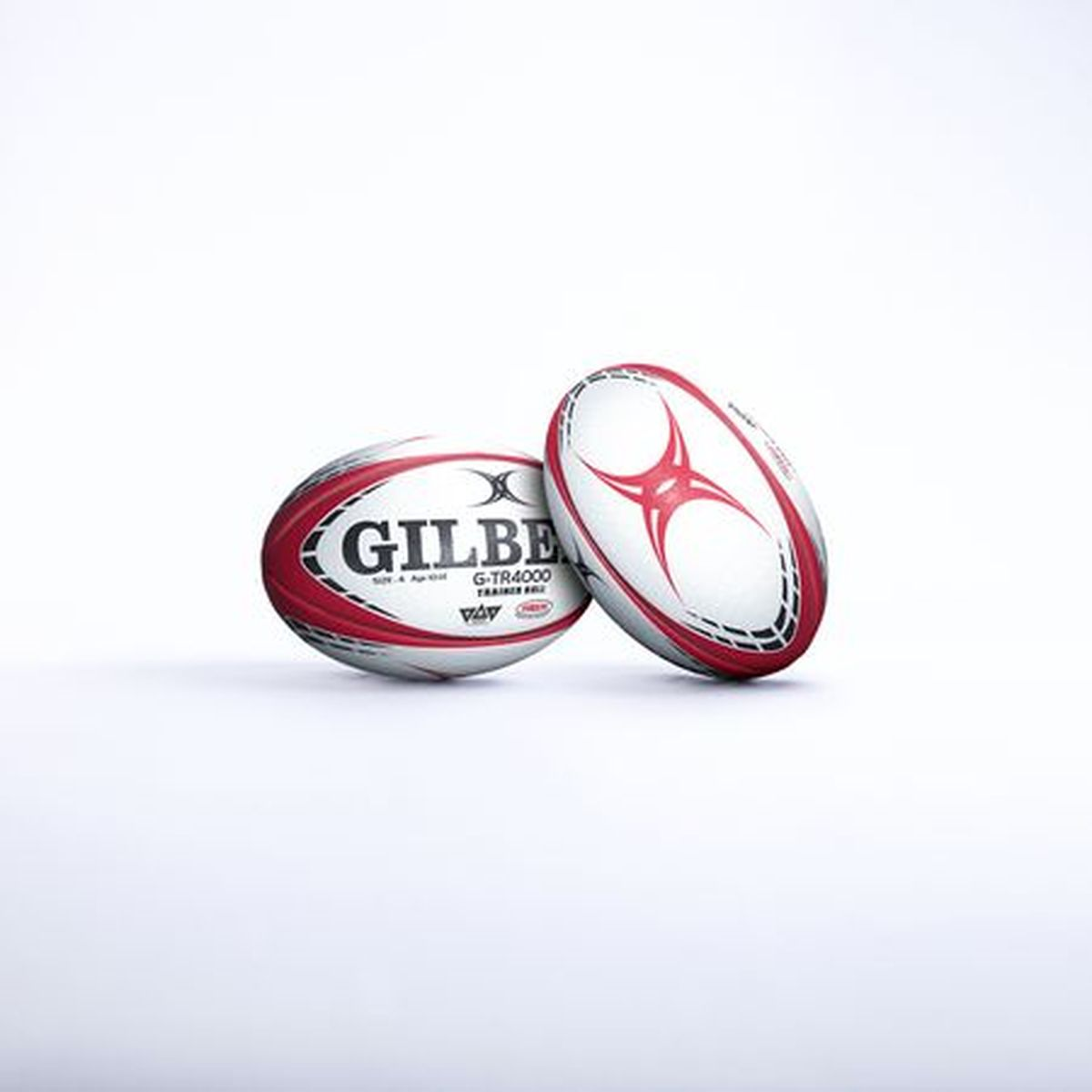 Due palloni da rugby bianchi con accenti rossi e scritte nere su sfondo bianco.