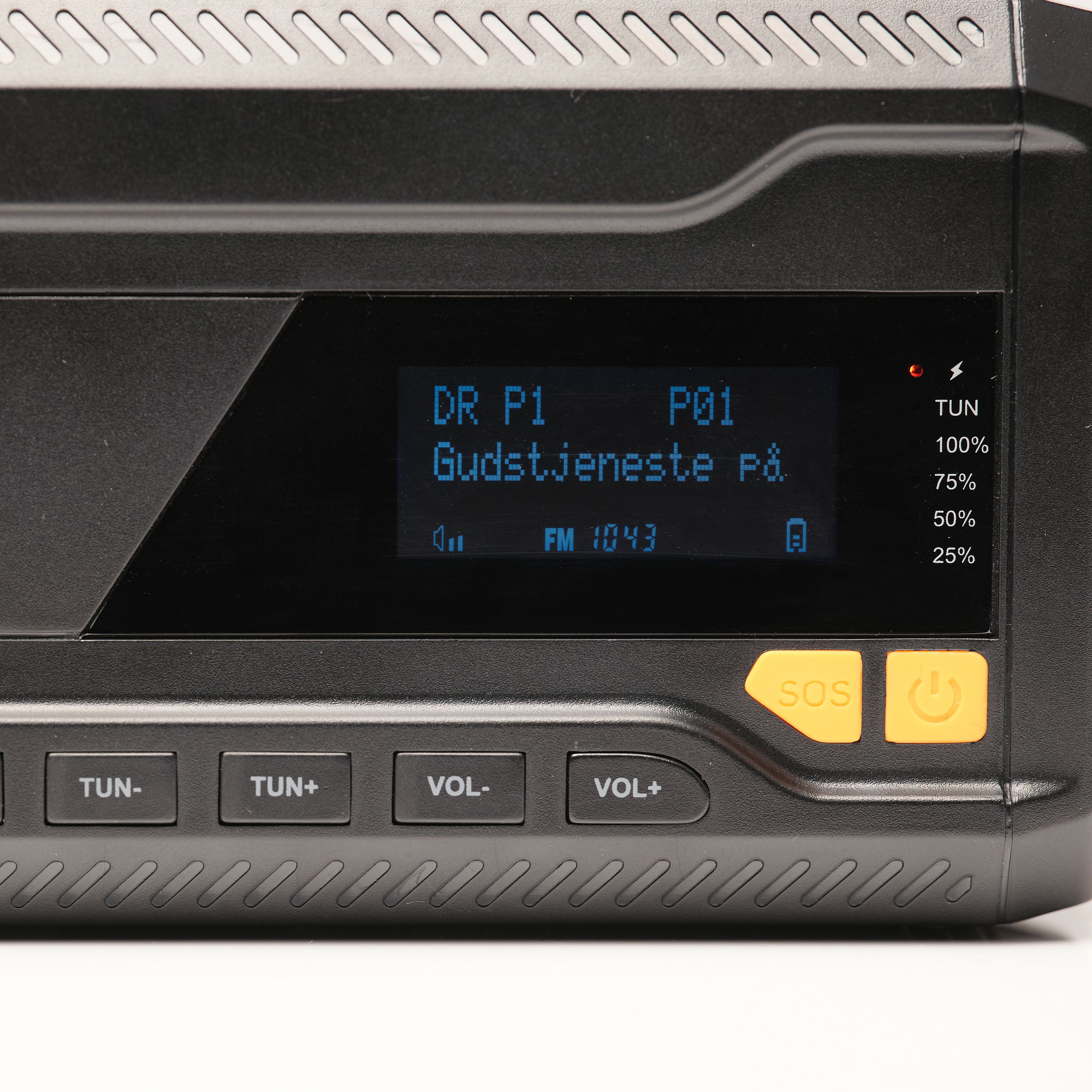 Black device with display showing DR P1, Gudstjeneste på, and FM 104.3.