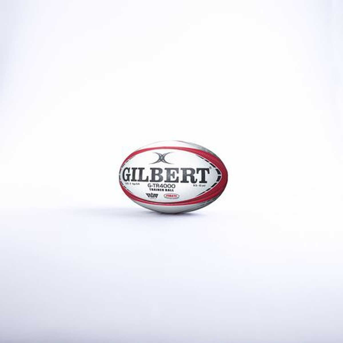 Un pallone da rugby Gilbert bianco con strisce rosse e testo.