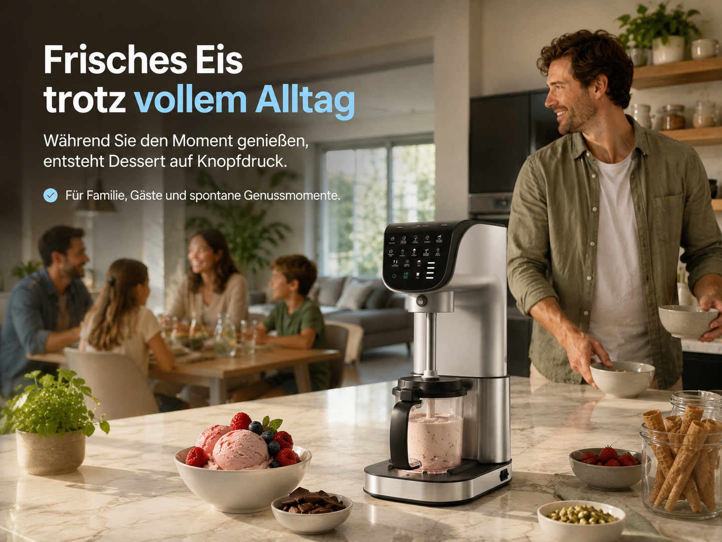 Ein Mann in einem olivgrünen Hemd steht in einer Küche mit einem Eisbereiter.