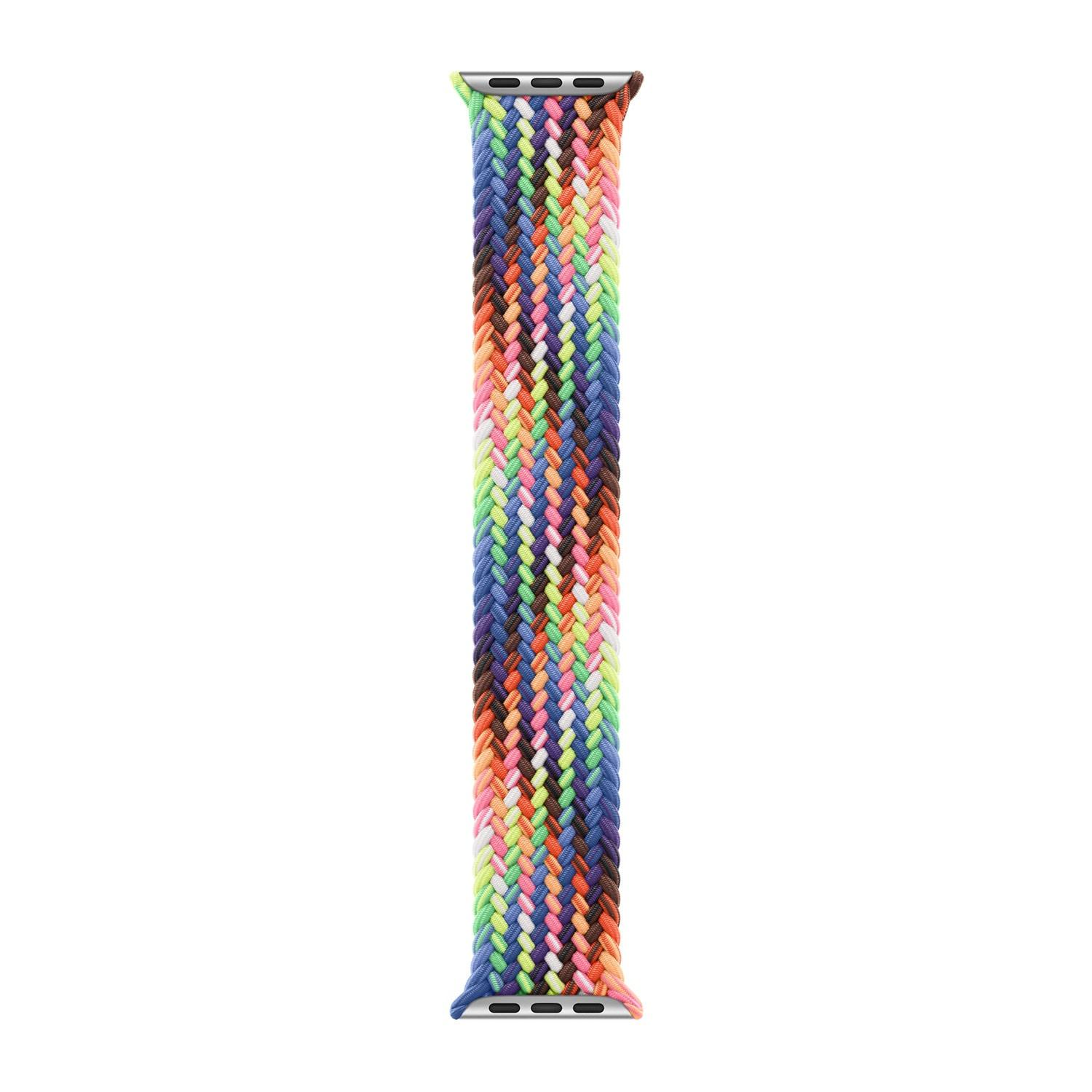 Un cinturino per orologio intrecciato multicolore con connettori argentati.