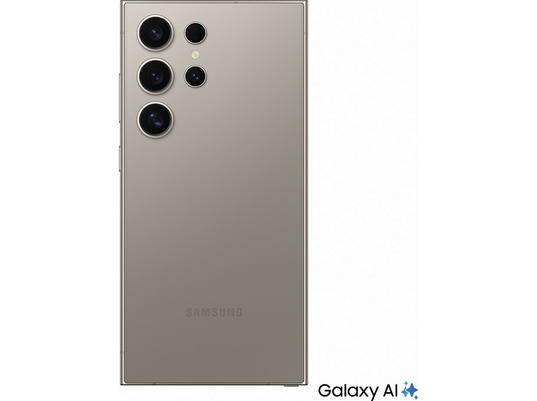 Dört kamera lensli ve Samsung logosu bulunan gri Samsung Galaxy akıllı telefonun arkası.