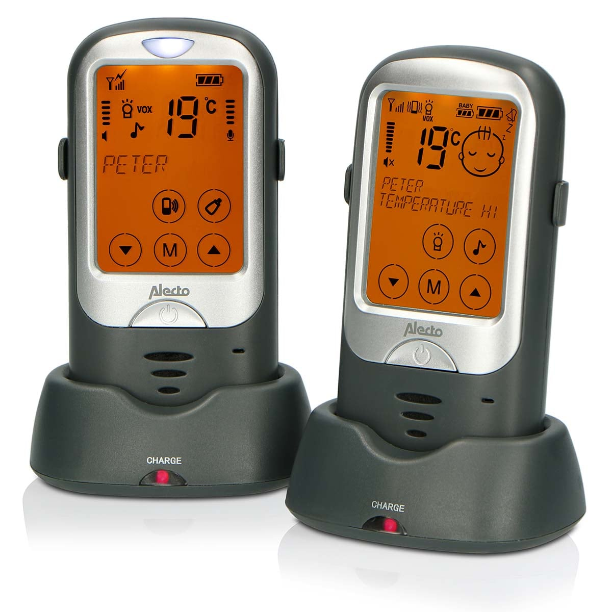 Zwei Alecto Babyphones in Ladestationen mit orangefarbenen Displays.