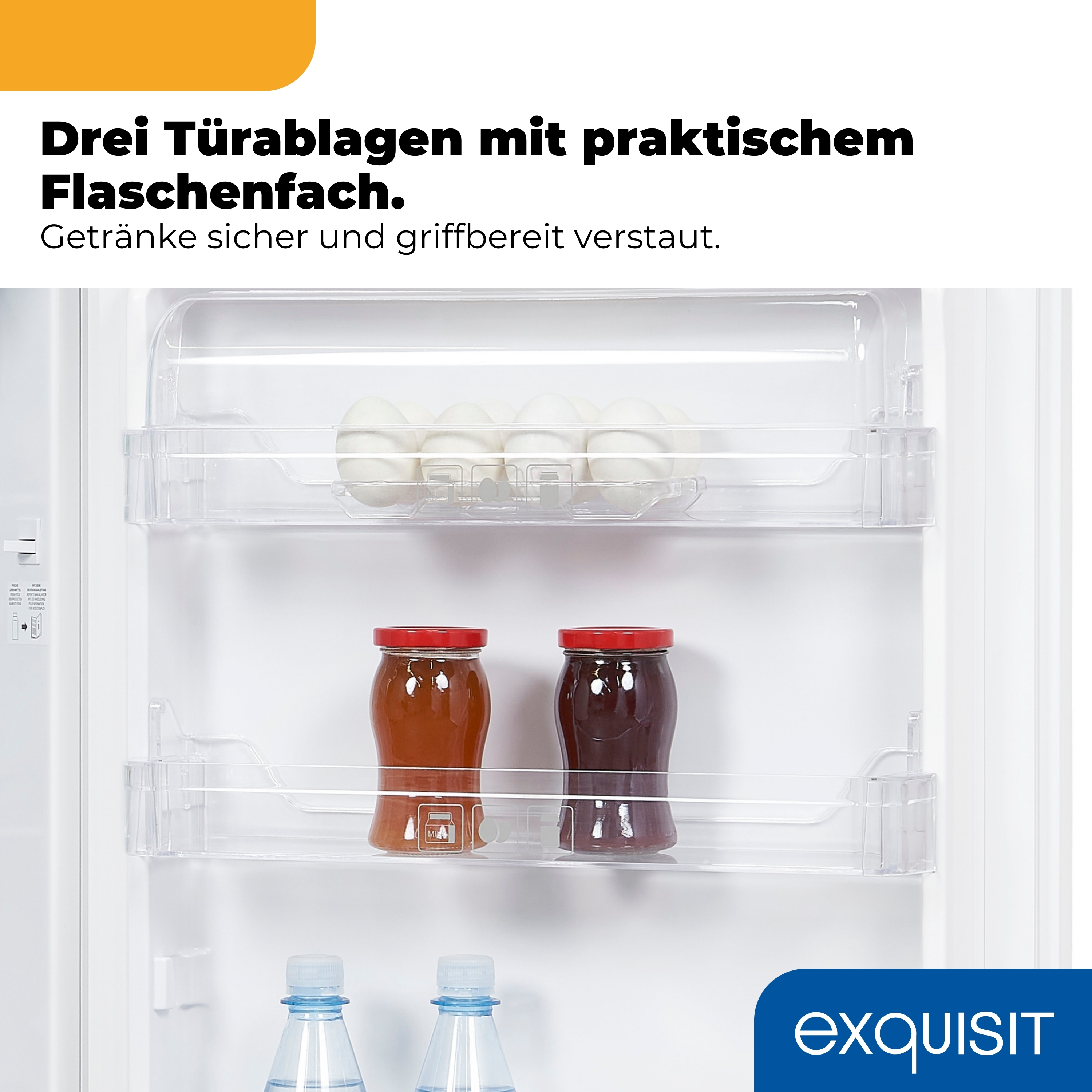 Kühlschranktür mit Eiern, Gläsern und Flaschen.