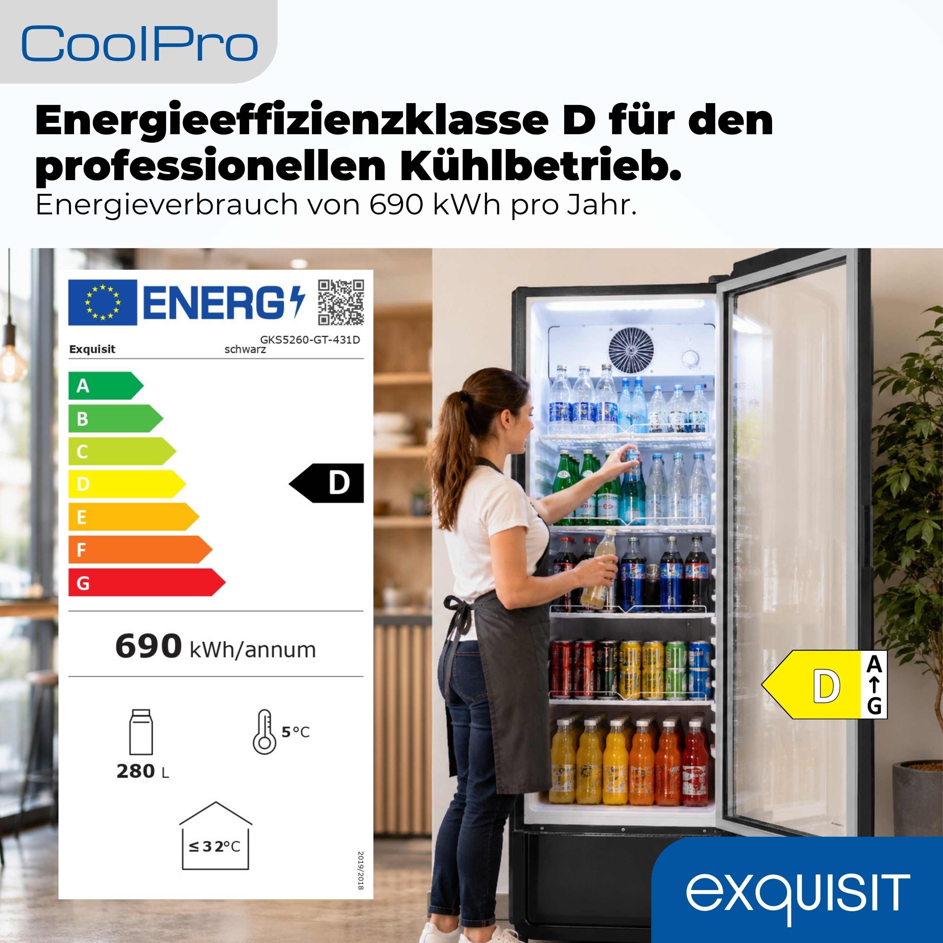 Frau bestückt Kühlschrank mit Flaschen. Energieeffizienzklasse D.