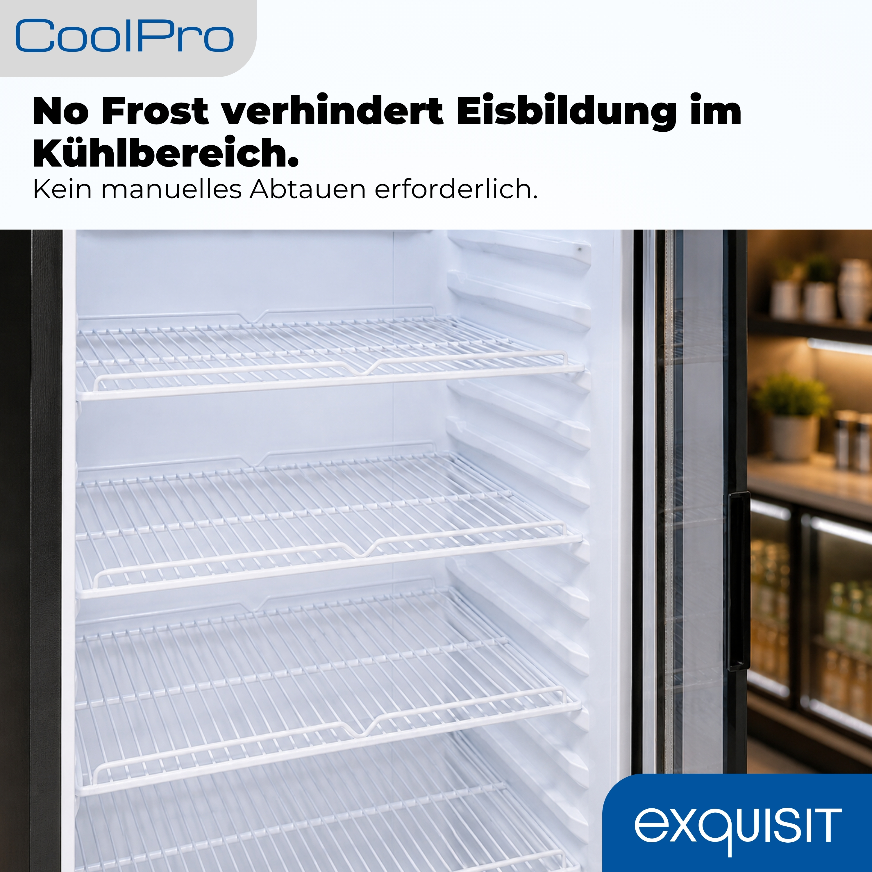 Leeres Kühlschrankinnere mit weißen Regalen. Text oben: CoolPro, No Frost.