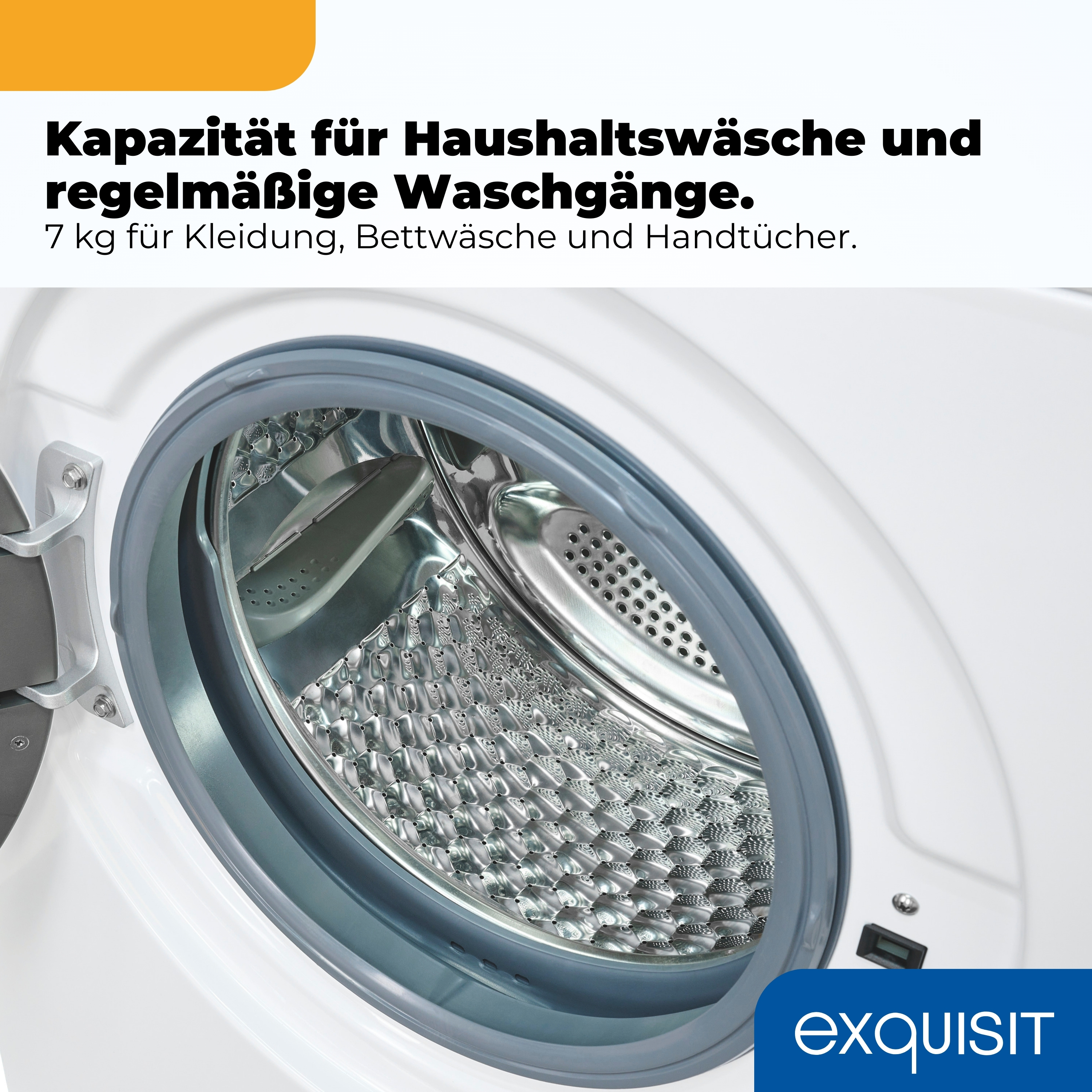 Innenansicht einer weißen Waschmaschine mit silberner Trommel. Tür ist geöffnet.