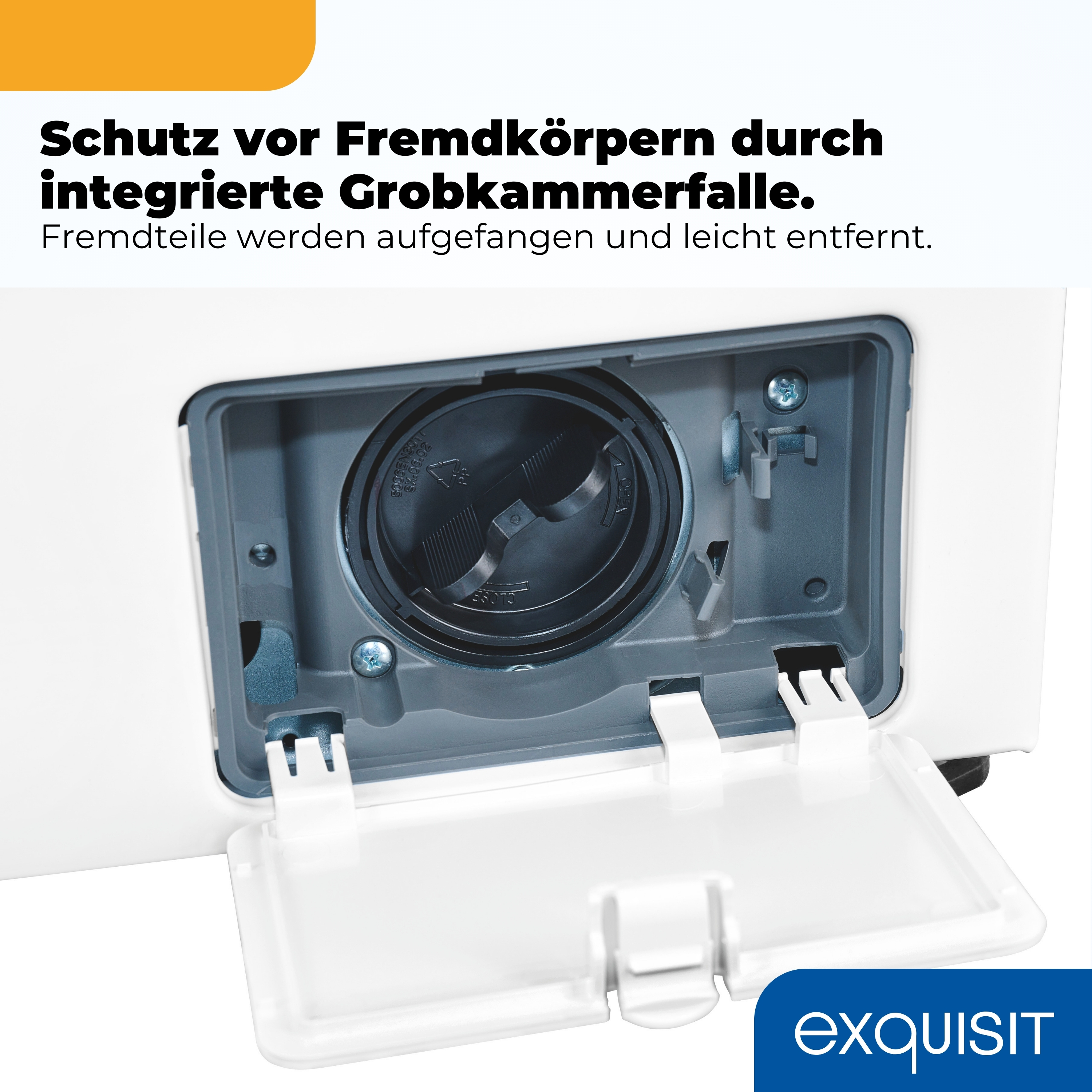 Eine Waschmaschine mit einer geöffneten Klappe zum Fremdkörperfilter.