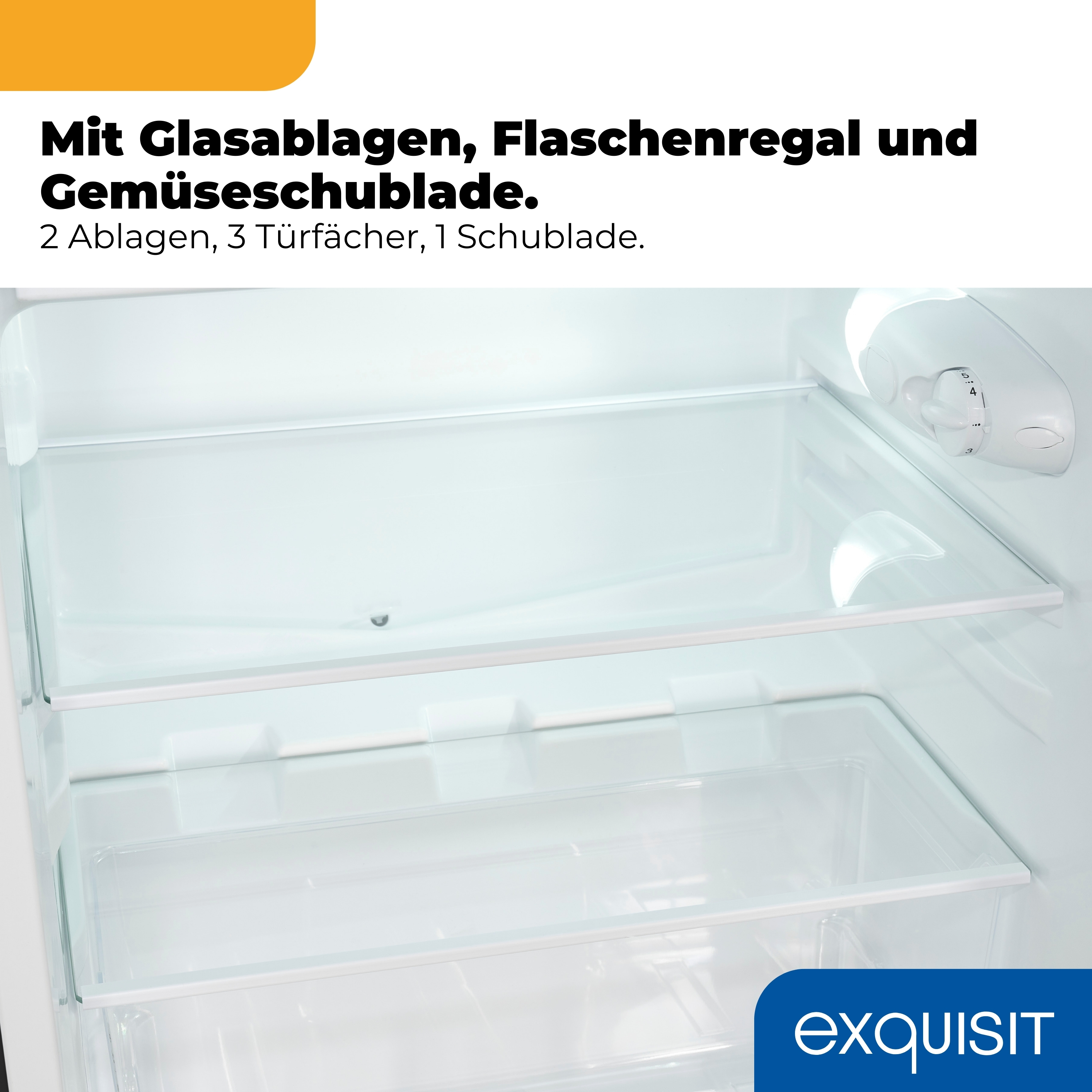 Innenansicht eines leeren Kühlschranks mit Glasböden und Gemüsefach.