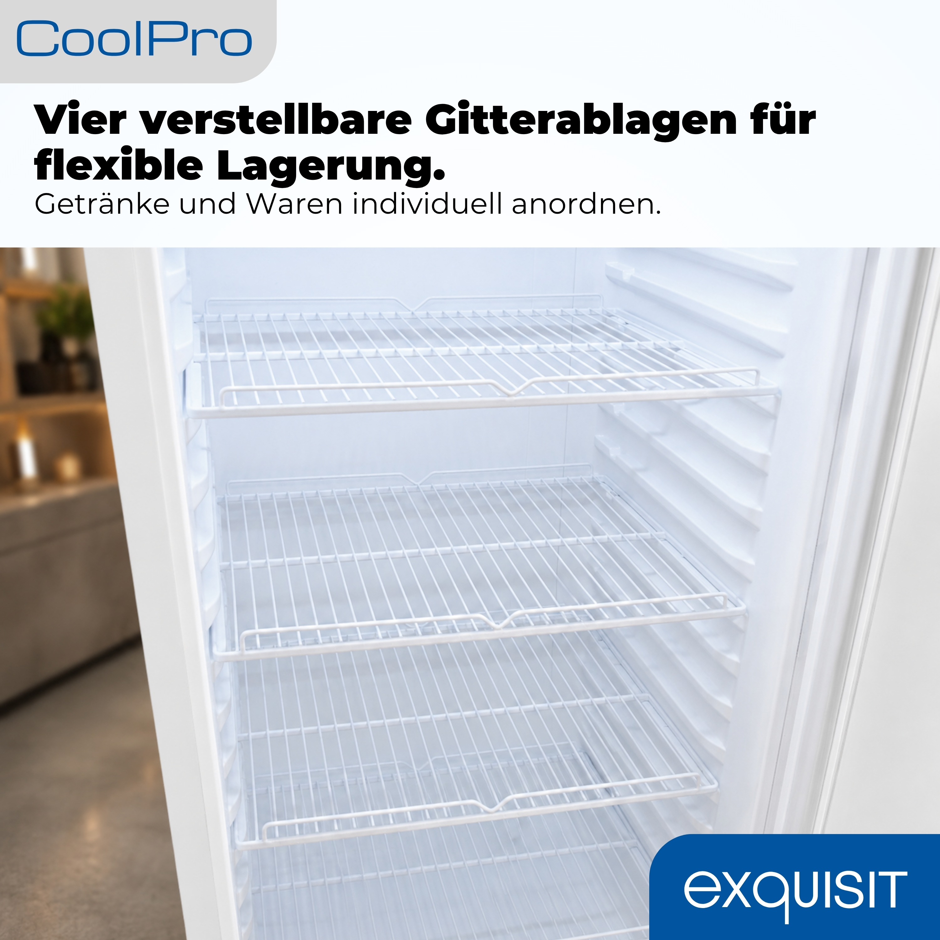 Ein weißer Kühlschrankinnenraum mit vier verstellbaren Gitterablagen.