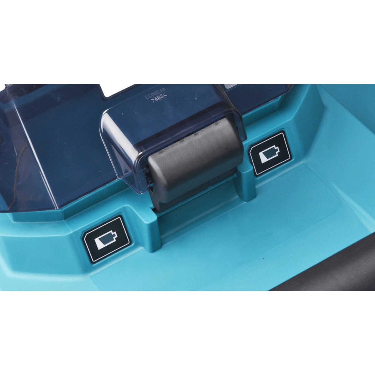 Nahaufnahme eines türkisfarbenen Geräts mit einem schwarzen Griff und zwei Batteriesymbolen.