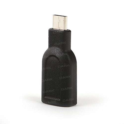 Beyaz arka plan üzerinde gümüş konektörlü siyah USB-C adaptörü.