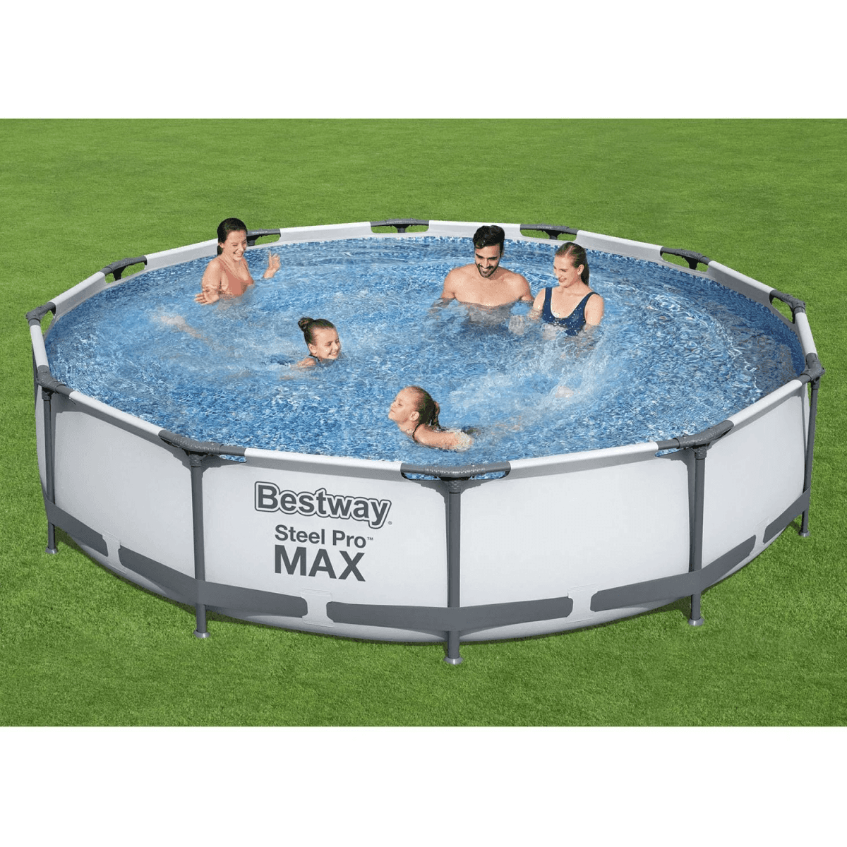 Familie schwimmt in einem runden Aufstellpool im Garten auf grünem Gras.