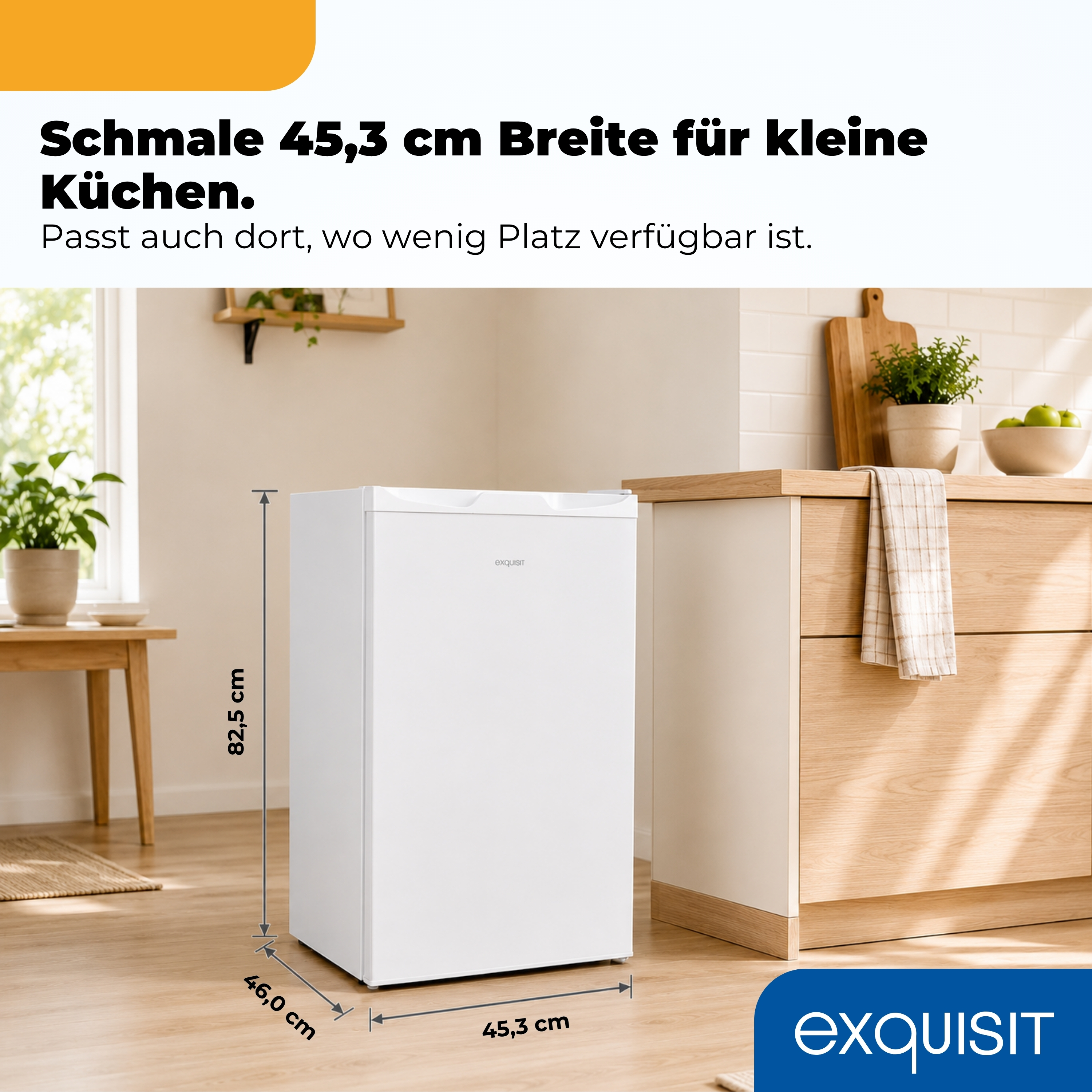 Ein schmaler weißer Kühlschrank mit den Maßen 45,3x82,5 cm in einer Küche.