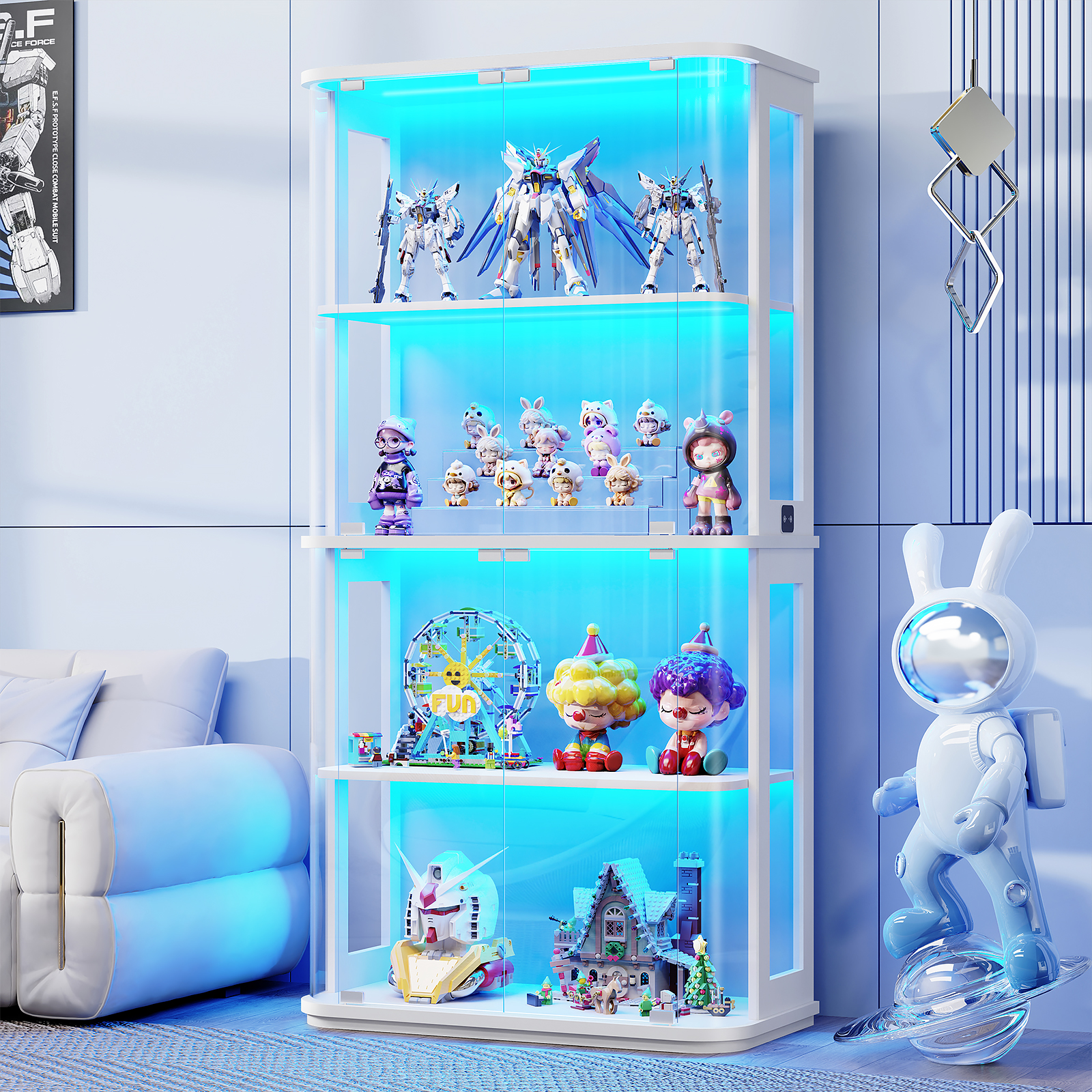 Ein beleuchtetes Regal mit Figuren, Gundam-Modellen, einem Haus und einem Karussell.