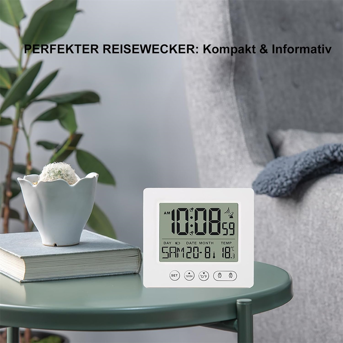 Ein digitaler Reisewecker zeigt 10:08 Uhr, Datum und Temperatur an.