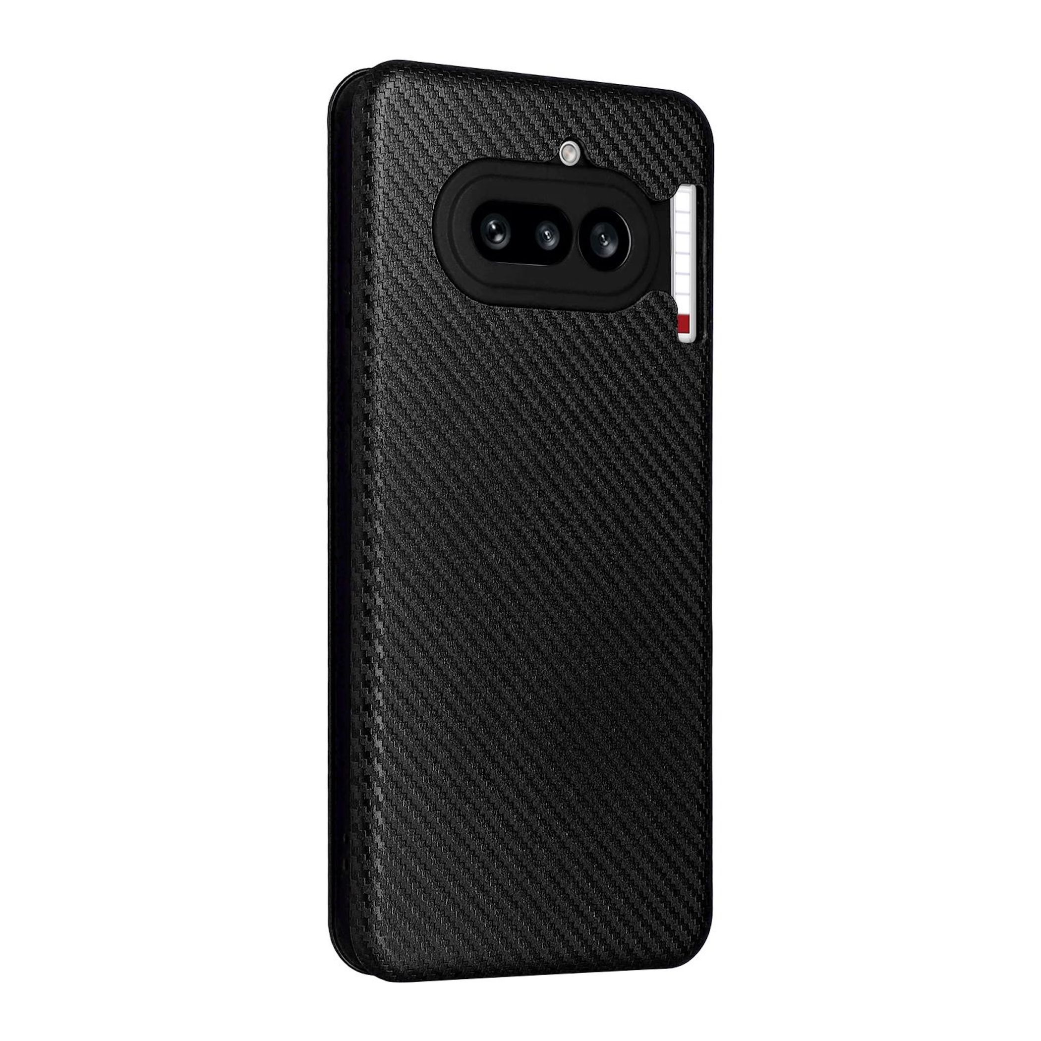 Funda de teléfono negra con textura de carbono y lente de triple cámara.