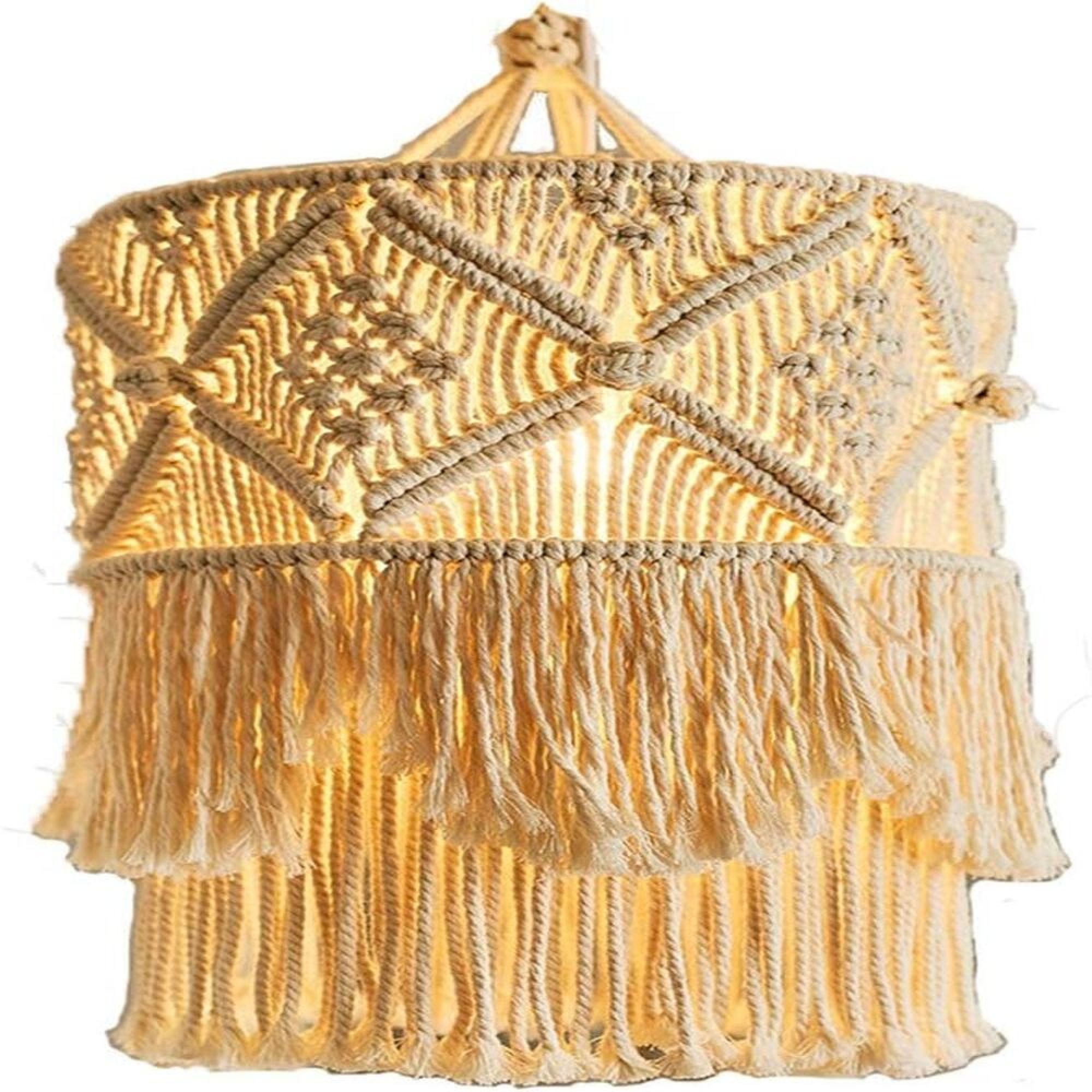 Eine handgeknüpfte Makramee-Lampe mit Fransen, beleuchtet von innen.