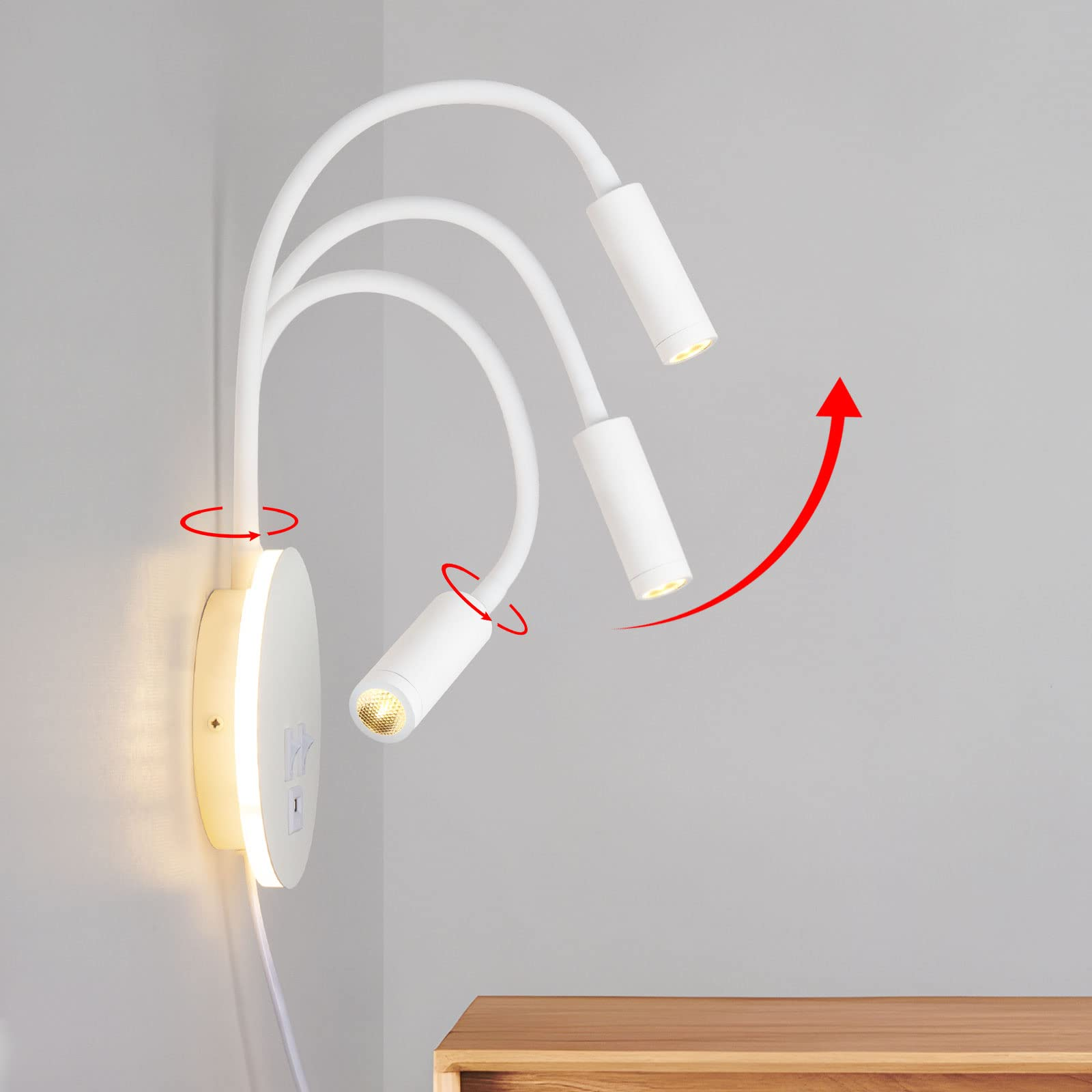 Eine weiße Wandleuchte mit drei flexiblen Armen und LED-Leuchten.
