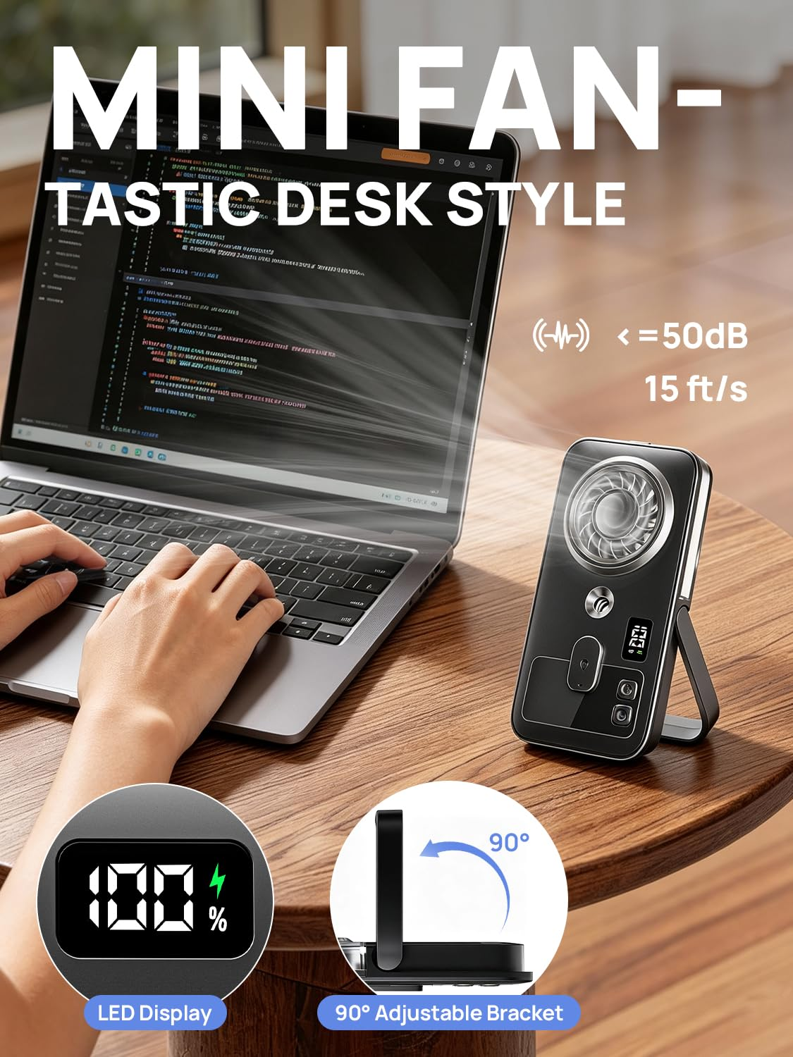 Ein Mini-Ventilator mit LED-Anzeige und 90°-verstellbarem Fuß steht neben einem Laptop.