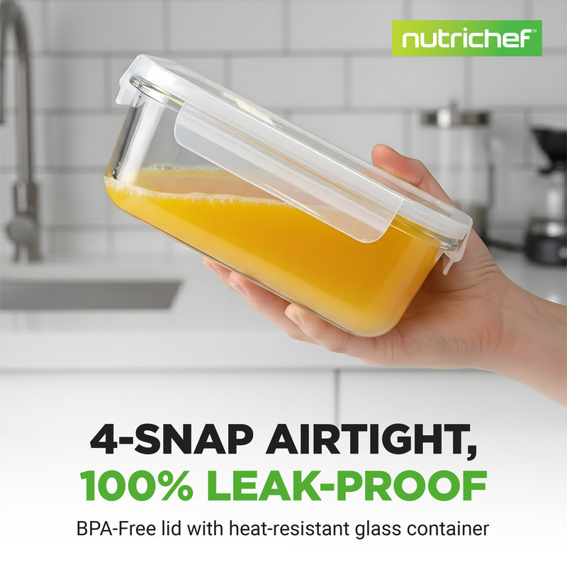 Hand hält Glasbehälter mit gelbem Saft und BPA-freiem Deckel. Text: 4-SNAP AIRTIGHT.