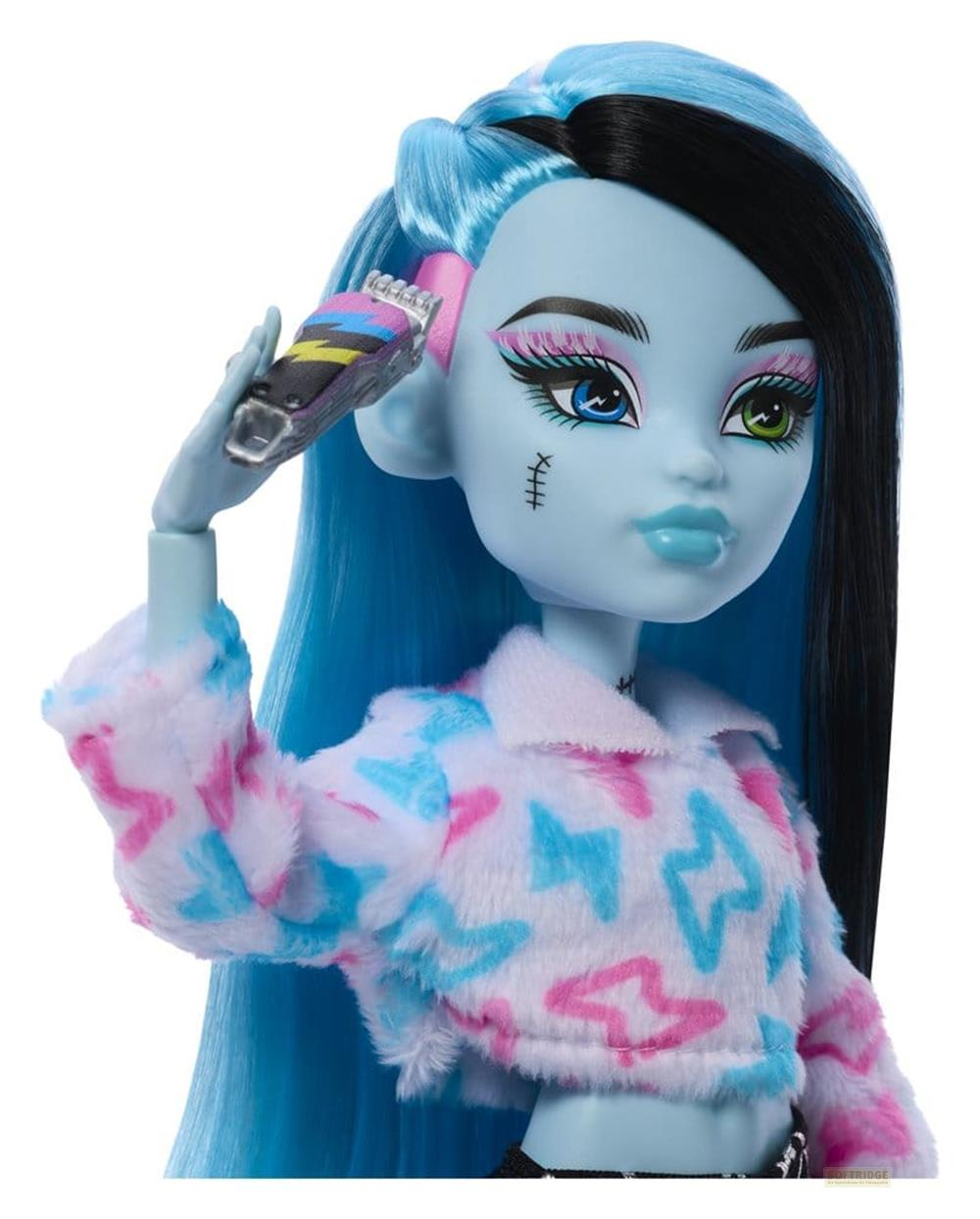 Eine blaue Puppe mit blau-schwarzem Haar hält einen Haarschneider mit Blitzmuster.