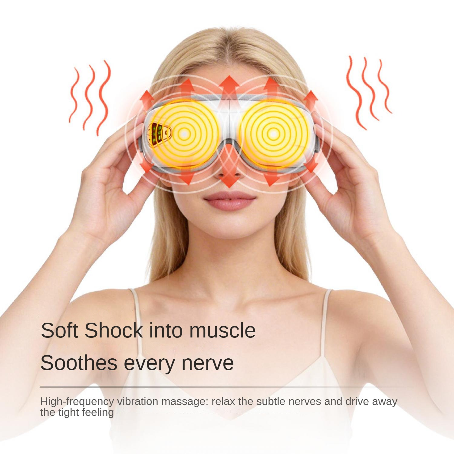 Frau mit Massagebrille, die Hitze und Vibrationen um die Augen simuliert.