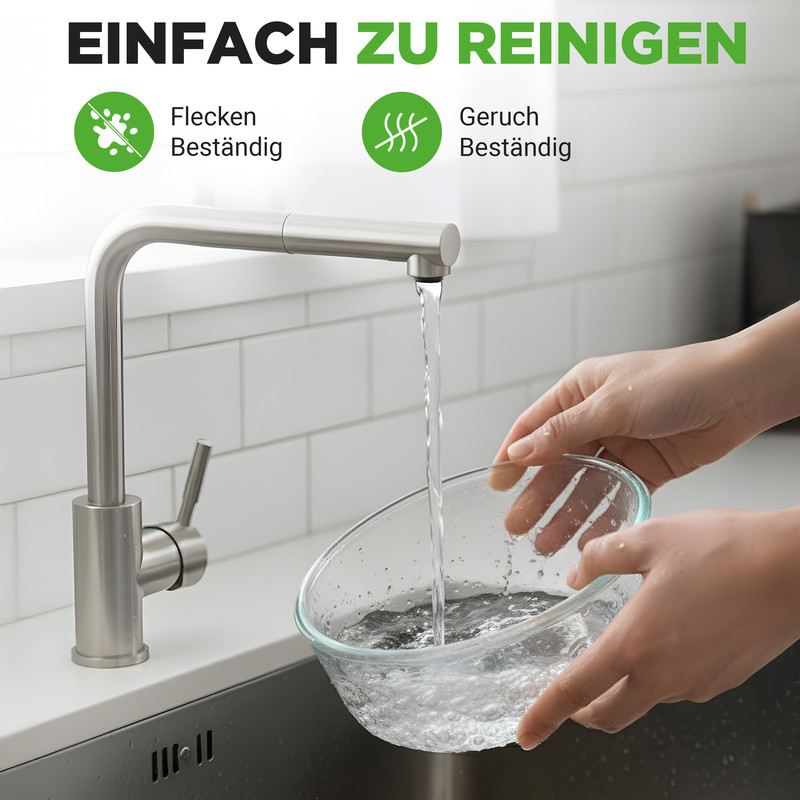 Ein Wasserhahn spült eine Glasschüssel mit Wasser unter einem Fliesenspiegel.