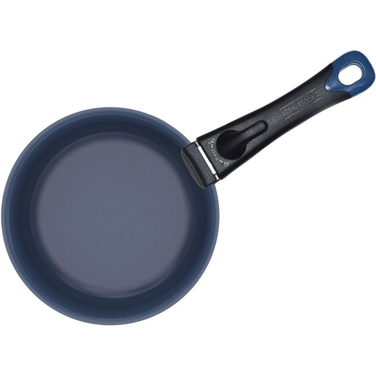 Dunkelblaue Pfanne mit schwarzem Griff und blauem Aufhänger.