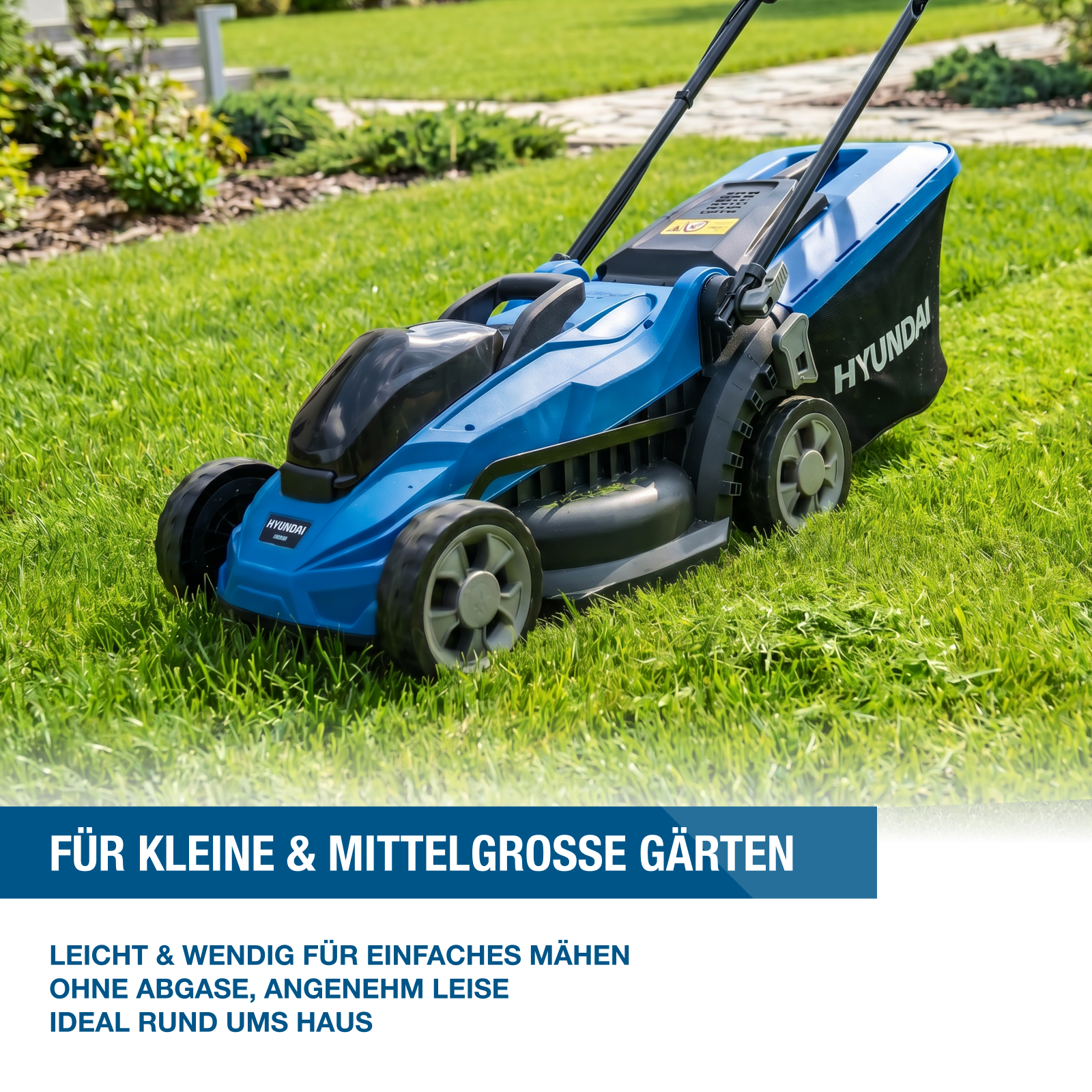 Ein blauer Hyundai Rasenmäher steht auf einem grünen Rasen.
