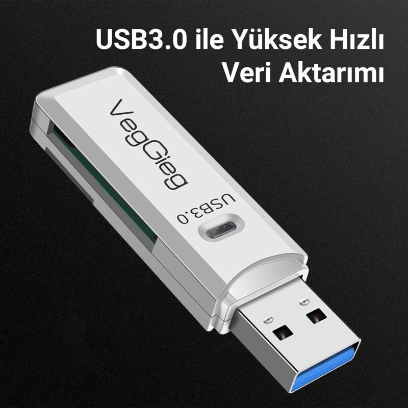 VegGieg logolu beyaz USB bellek ve USB 3.0 konektörü.