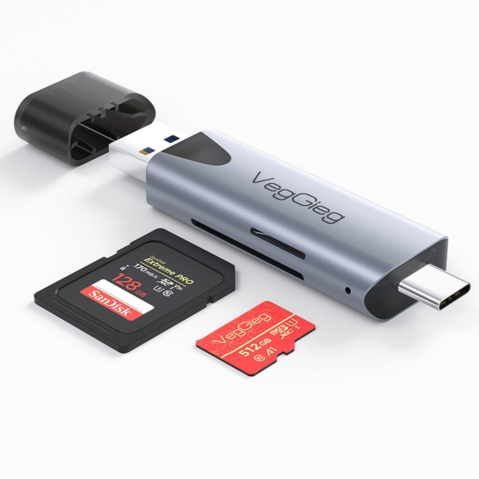 Gümüş renkli USB-C kart okuyucu siyah kapaklı, yanında 128 GB SanDisk hafıza kartı.