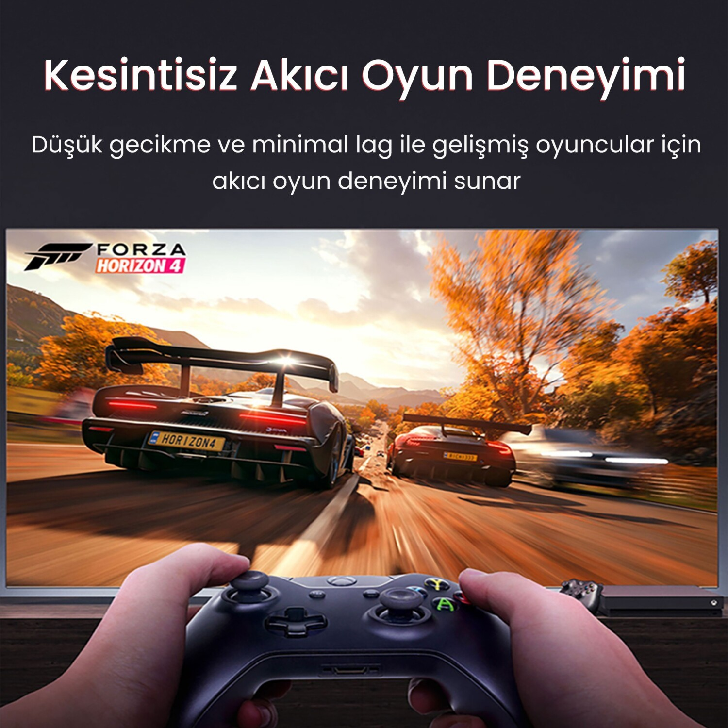 Bir kişi kontrolcü ile Forza Horizon 4 oynuyor, yolda yarışan arabalar.