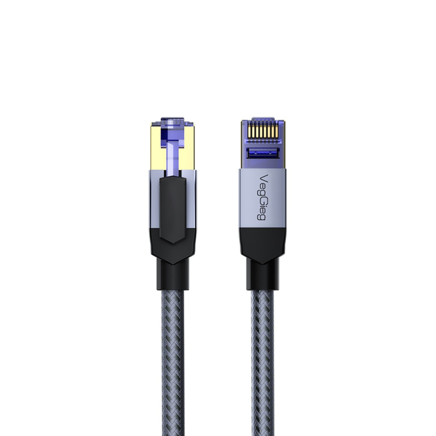RJ45 konnektörlü ve gri örgülü kablolu iki Ethernet kablosu, beyaz arka plan.
