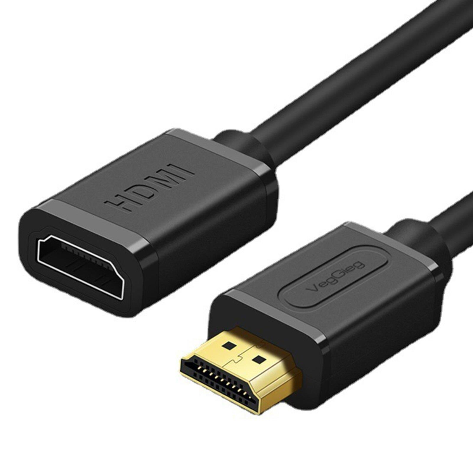 Altın kaplama konektörlü siyah HDMI kablosu. Bir ucunda HDMI logosu bulunur.